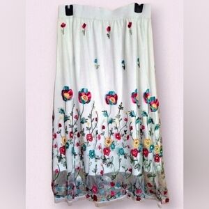 Magic Brand BOUTIQUE Midi Length White Floral Embroidered Skirt (Lg.)